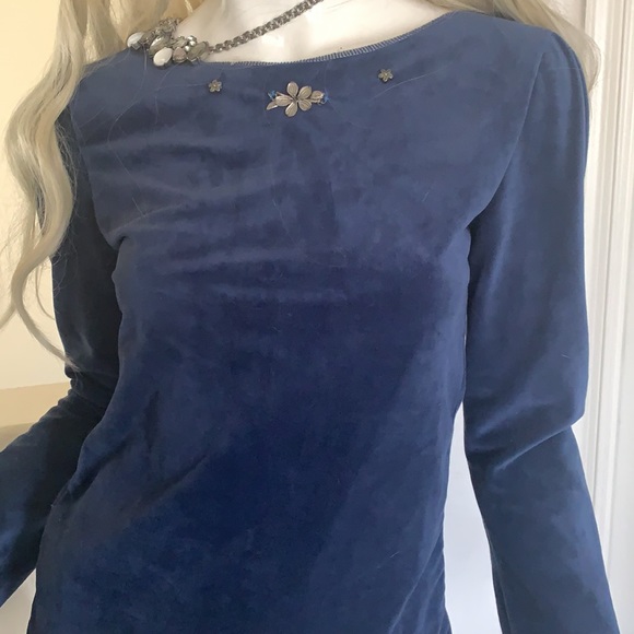 Blouse velvet royal blue embedded with a flower! - Picture 4 of 4
